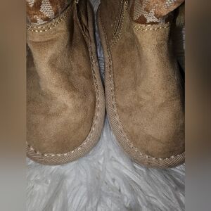 Michael Kors Toddler Boots suede with fur inside beige/ pompoms . Toddler sz. 10